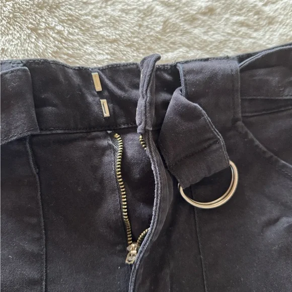 Hollister Ultra High Rise Belted Mom Short 3" - Picture 4 of 9